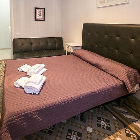 Hostal Balmes Centro Барселона Екстериор снимка