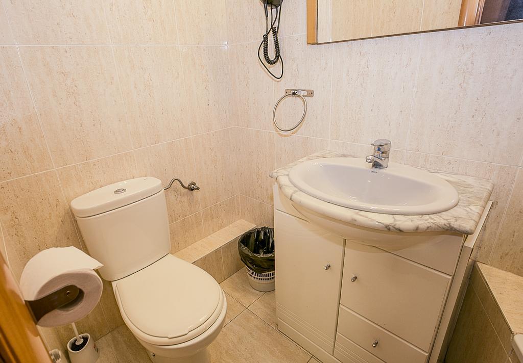 Hostal Balmes Centro Барселона Екстериор снимка