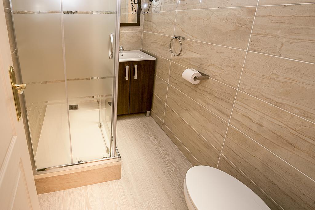 Hostal Balmes Centro Барселона Екстериор снимка